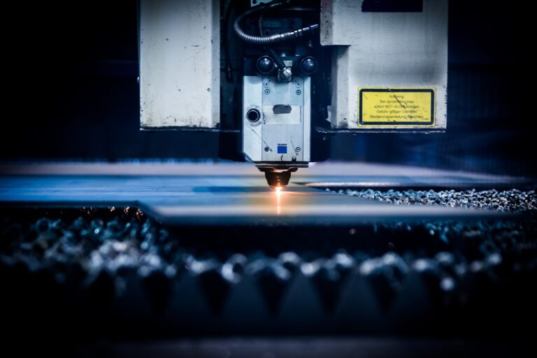 Ref. BOHU20190805002 Empresa húngara ofrece servicios en corte por láser y curvado de metal en el marco de un acuerdo de subcontratación o fabricación