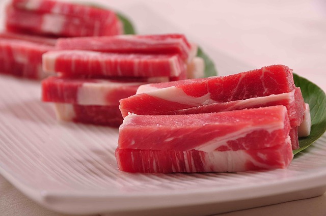 BRCY20171114001 Exportador chipriota de carne congelada de ternera, cerdo, pollo y pavo busca proveedores para establecer contratos de agencia y distribución.